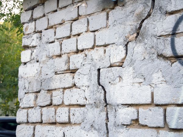 Cracked Brick Wall Repair in Huntersville